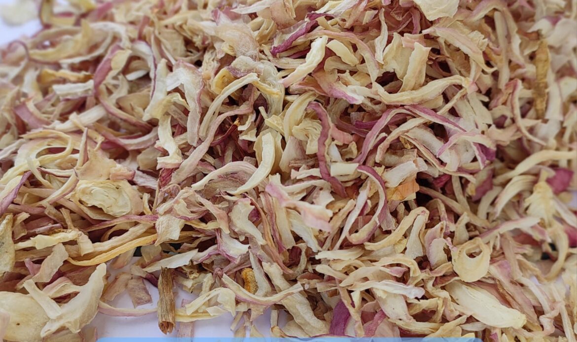 Dehydrated Pink Onion Flakes