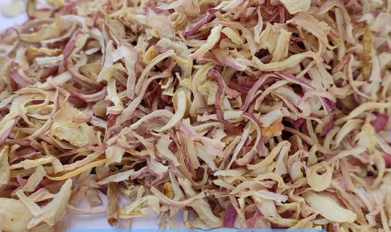Dehydrated Pink Onion Flakes / Kibbled